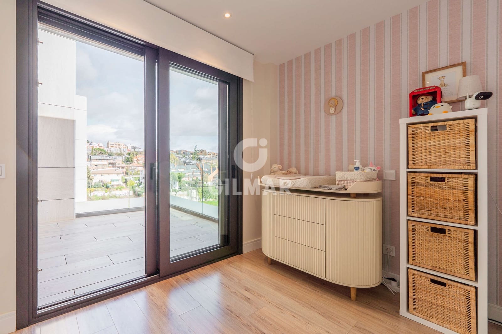 2 soveværelse Penthouse til salg i Madrid by med swimmingpool garage - € 950.000 (Ref: 9605519)