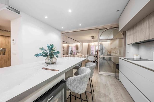 Piso de 4 habitaciones en Arenal, Sevilla ciudad en venta con garaje - 1.195.000 € (Ref: 9606405)