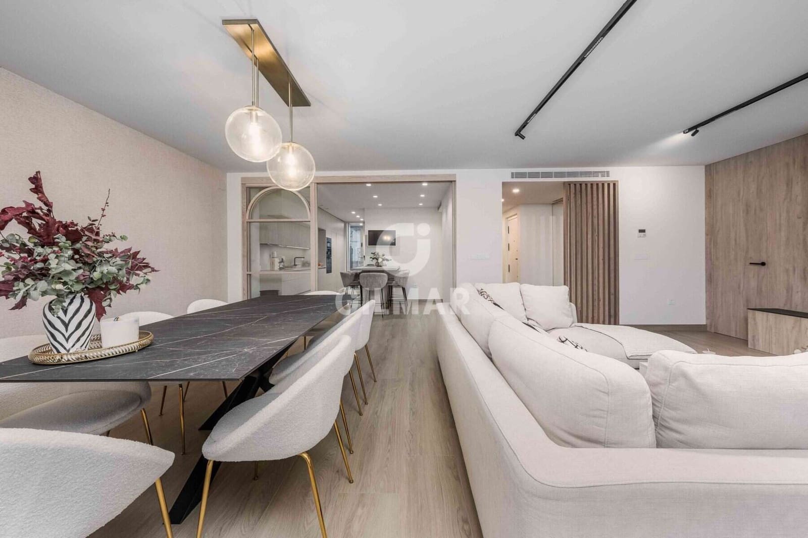 Piso de 4 habitaciones en Sevilla ciudad en venta con garaje - 1.195.000 € (Ref: 9606405)