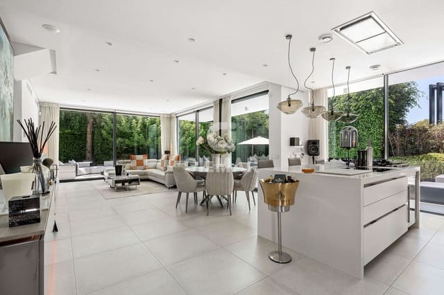 4 quarto Moradia para venda em Nueva Atalaya, Estepona com garagem - 1 825 000 € (Ref: 9614234)