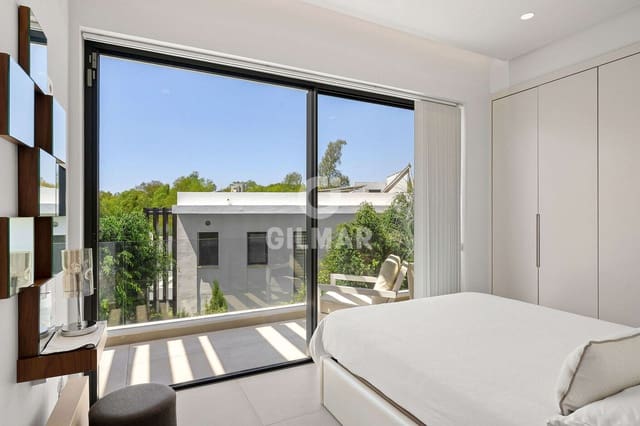 4 quarto Moradia para venda em Nueva Atalaya, Estepona com garagem - 1 825 000 € (Ref: 9614234)