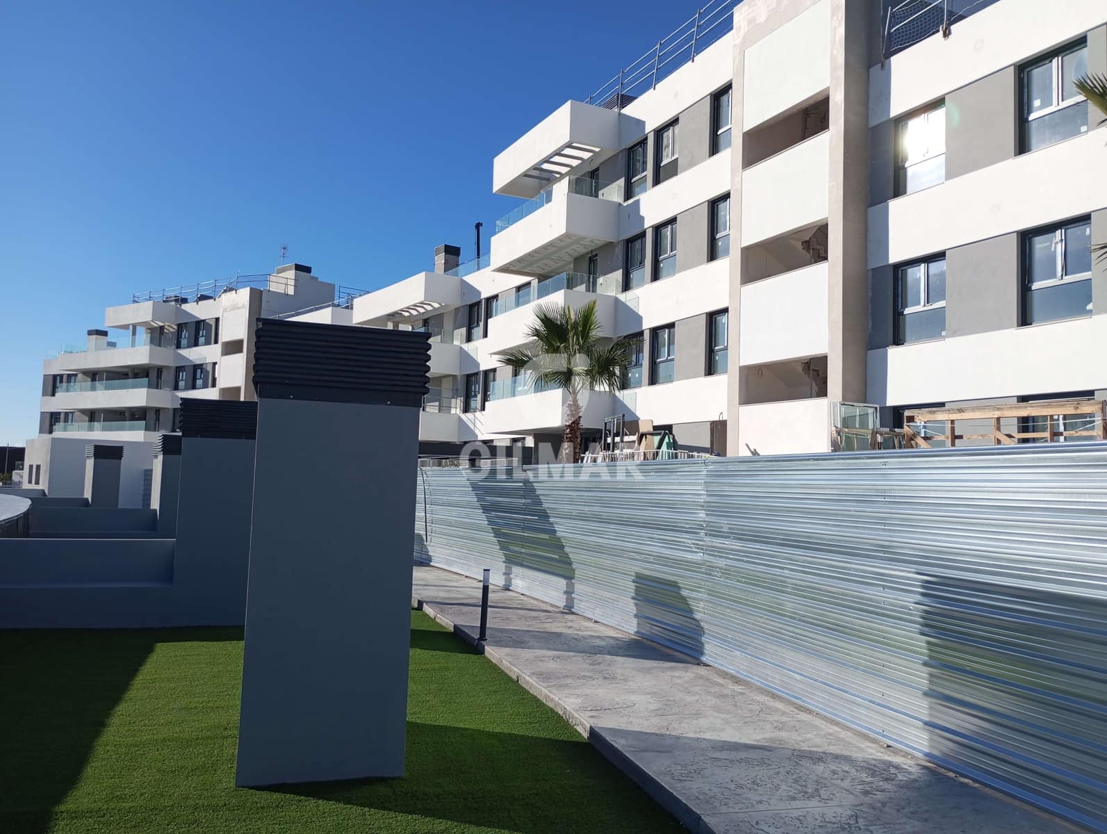 Piso de 2 habitaciones en Estepona en venta con piscina garaje - 470.000 € (Ref: 9617124)