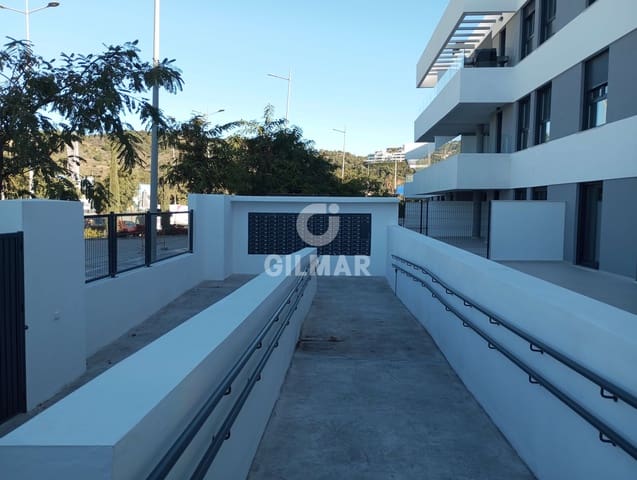 Piso de 2 habitaciones en Zona Calvario, Estepona en venta con piscina garaje - 470.000 € (Ref: 9617124)