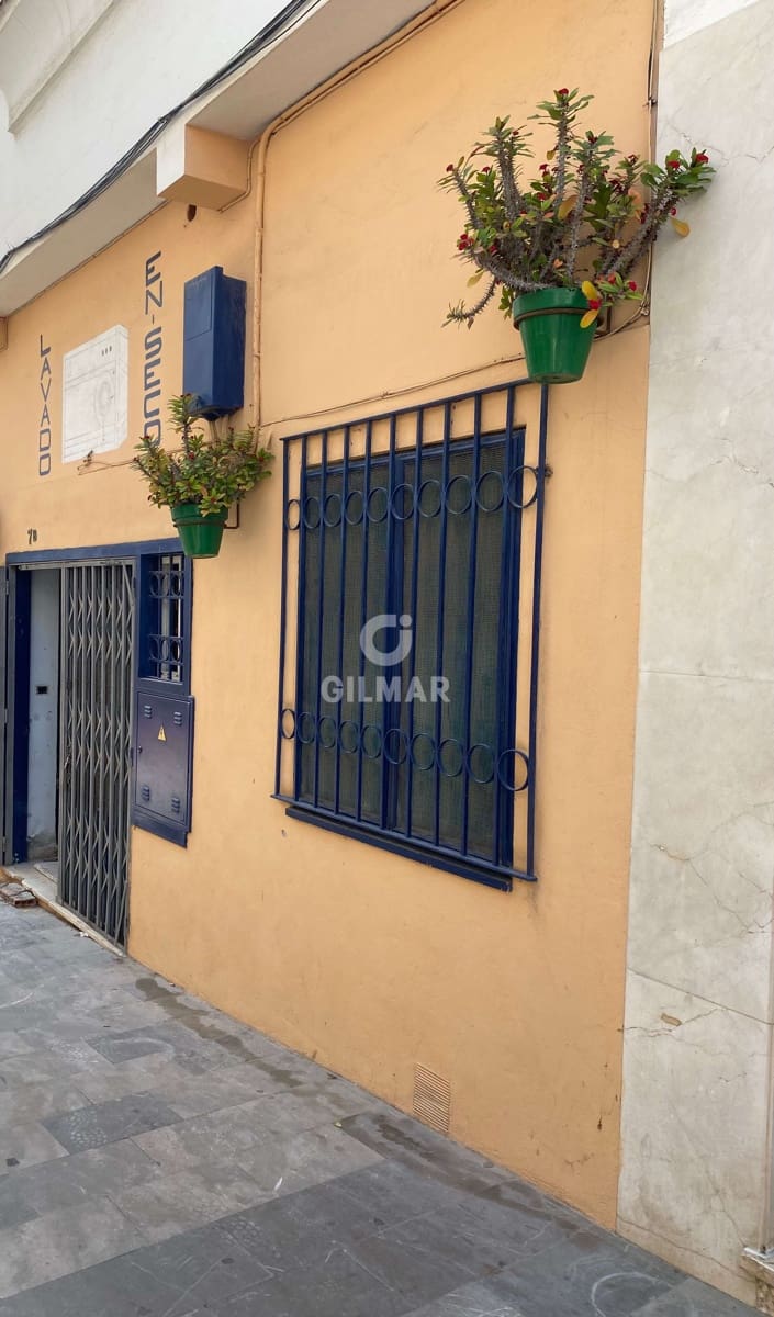 Commercial for sale in Estepona - € 475,000 (Ref: 9627086)