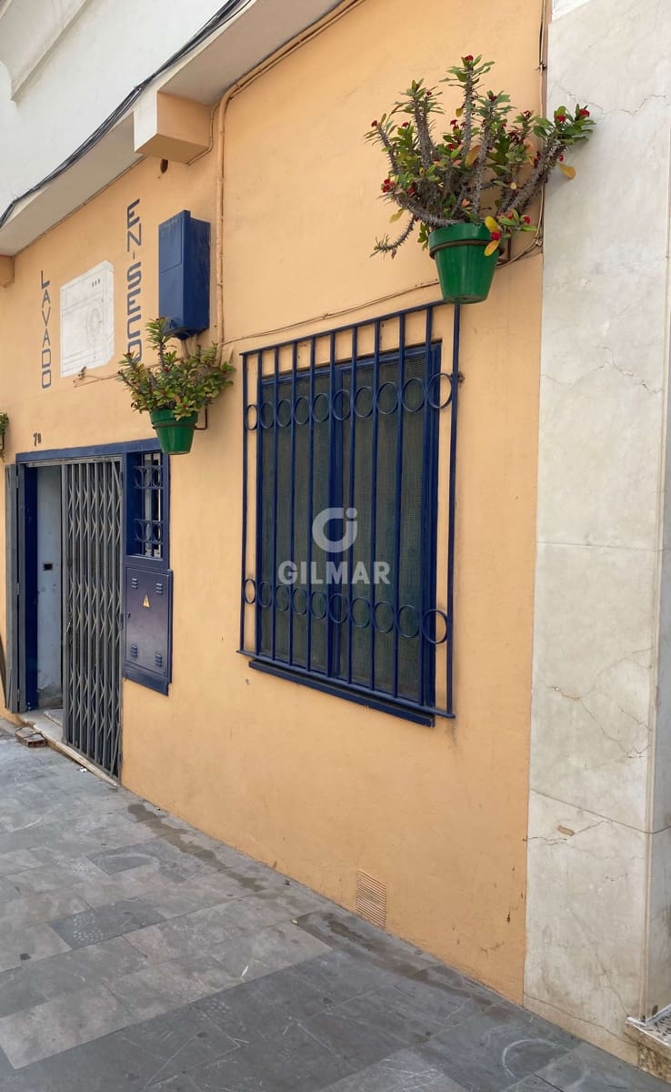 Commercial for sale in Estepona - € 475,000 (Ref: 9627086)
