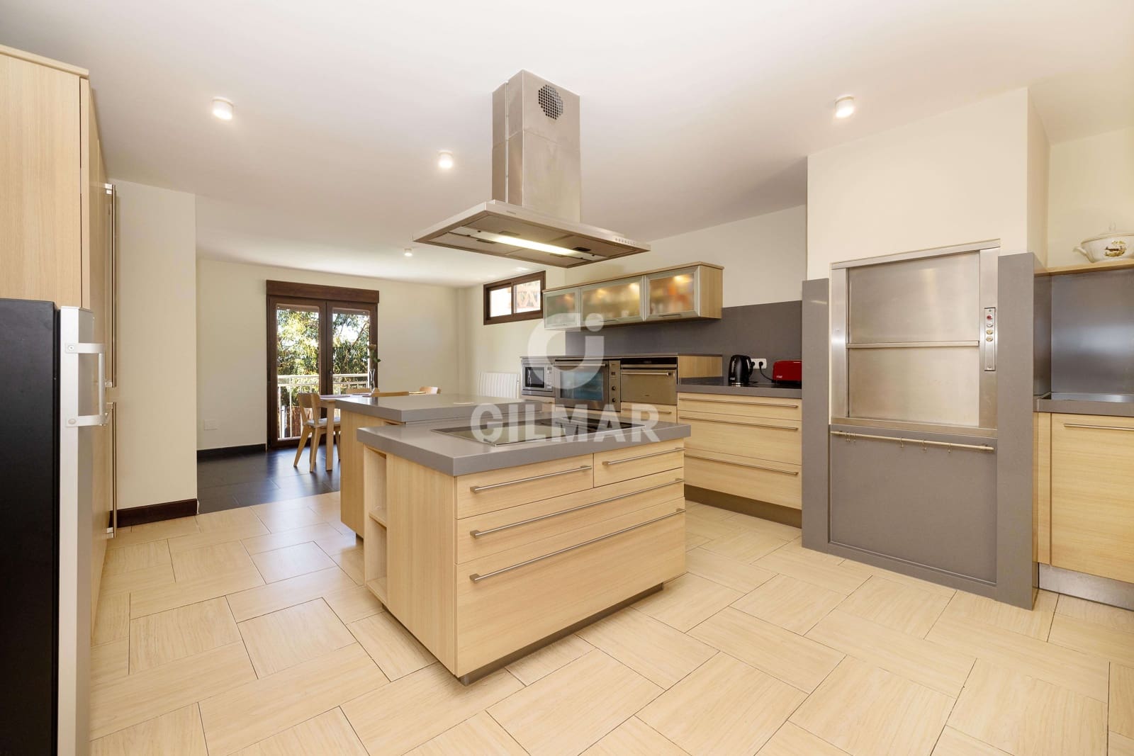 Chalet de 6 habitaciones en Marbella en venta con piscina garaje - 1.975.000 € (Ref: 9627087)