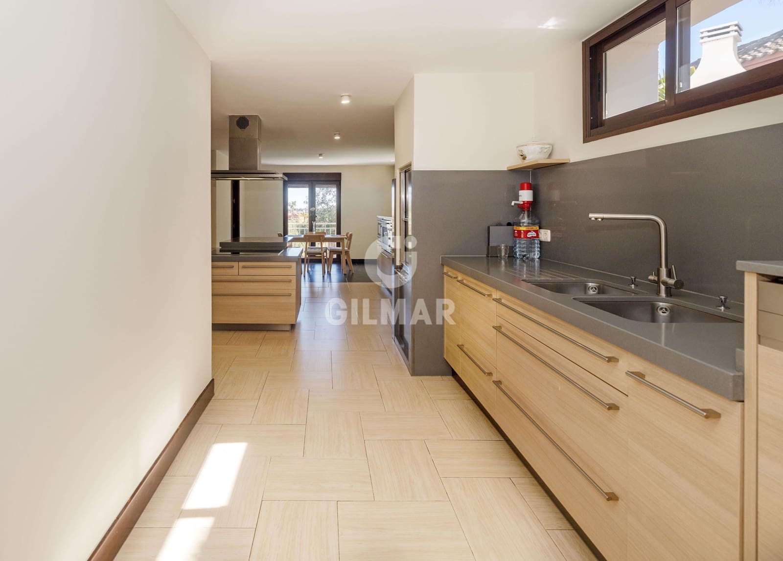 Chalet de 6 habitaciones en Marbella en venta con piscina garaje - 1.975.000 € (Ref: 9627087)