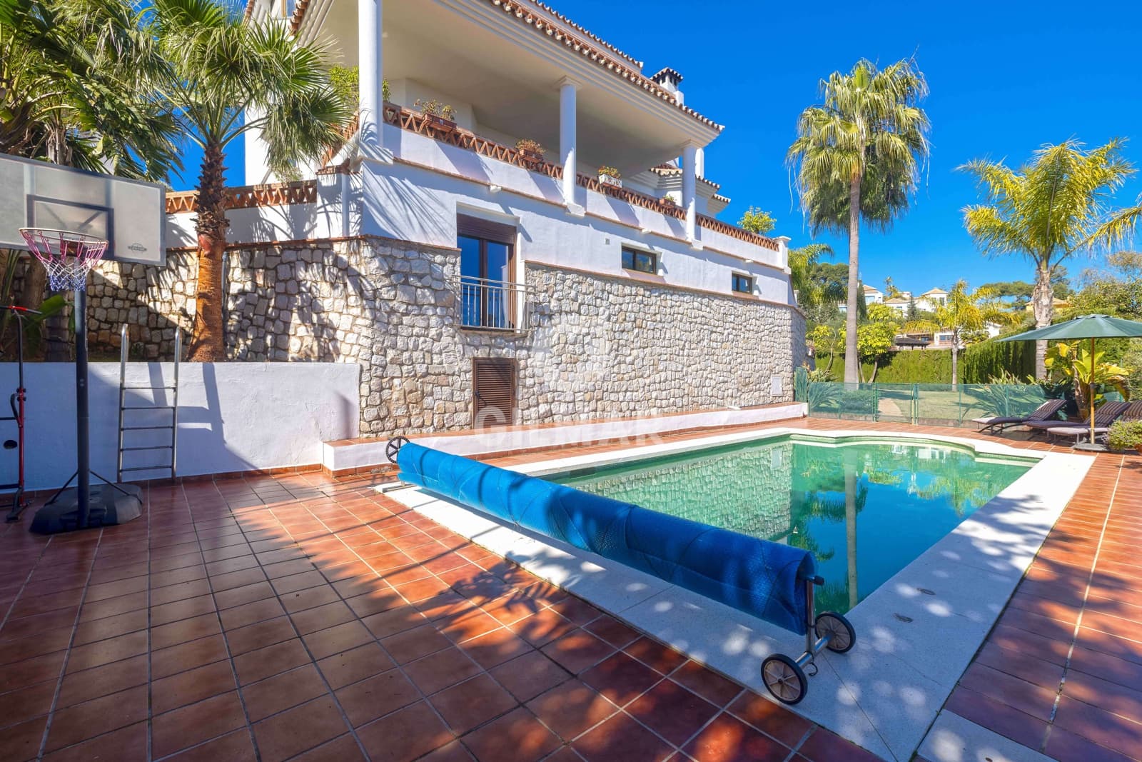 Chalet de 6 habitaciones en Marbella en venta con piscina garaje - 1.975.000 € (Ref: 9627087)