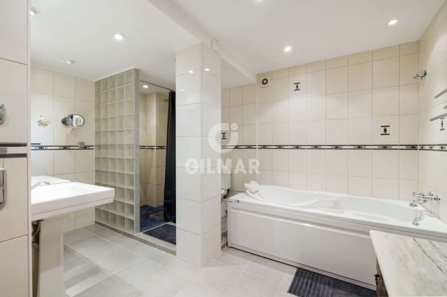 2 makuuhuone Asunto myytävänä paikassa Nueva Atalaya, Estepona mukana uima-altaan 
autotalli - 360 000 € (Ref: 9627088)