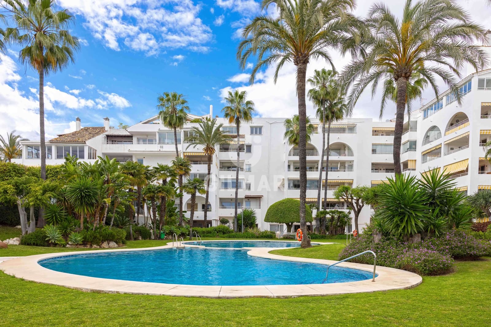 2 bedroom Flat for sale in New Golden Mile with pool garage - € 379,000 (Ref: 9627088)