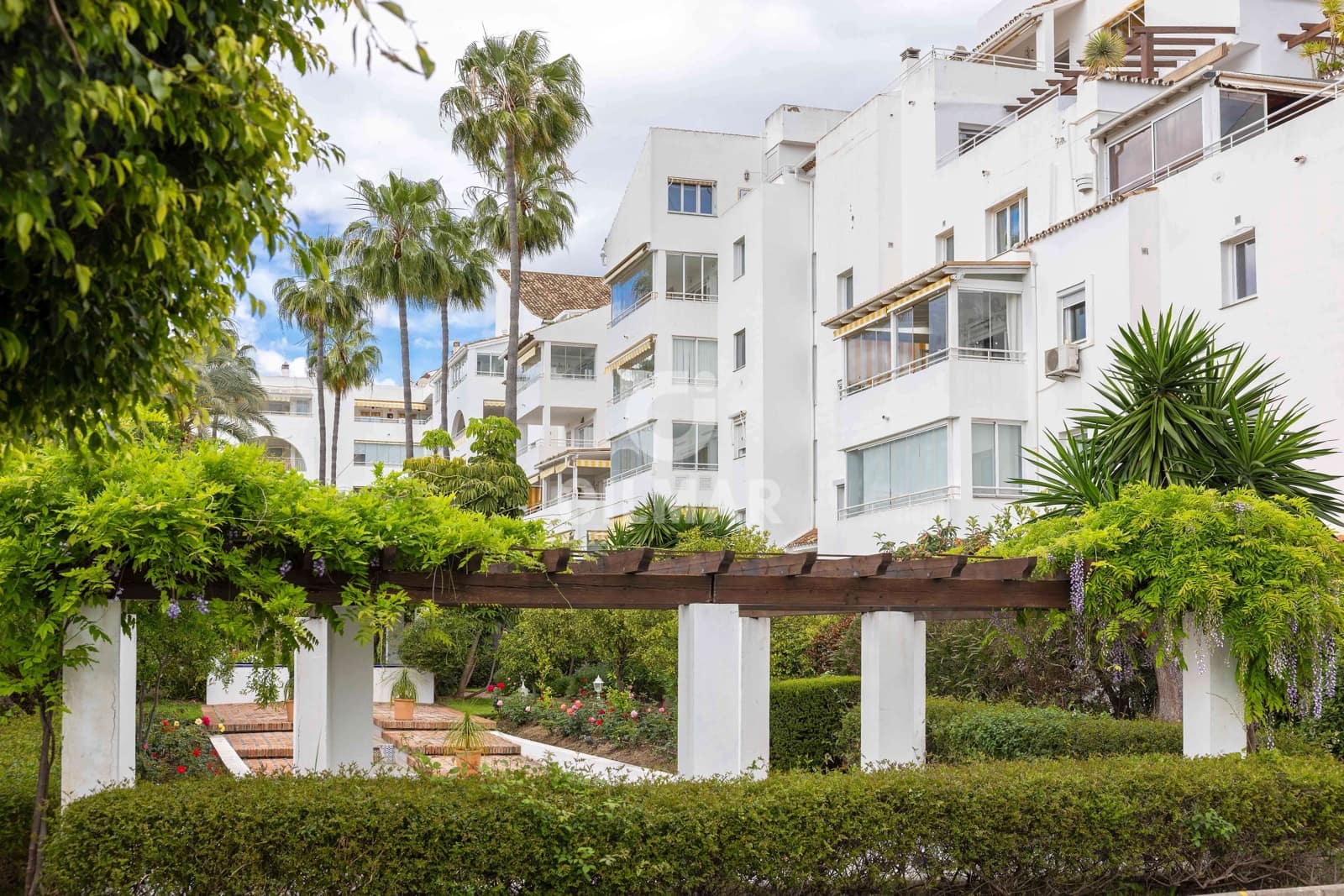 2 bedroom Flat for sale in New Golden Mile with pool garage - € 379,000 (Ref: 9627088)