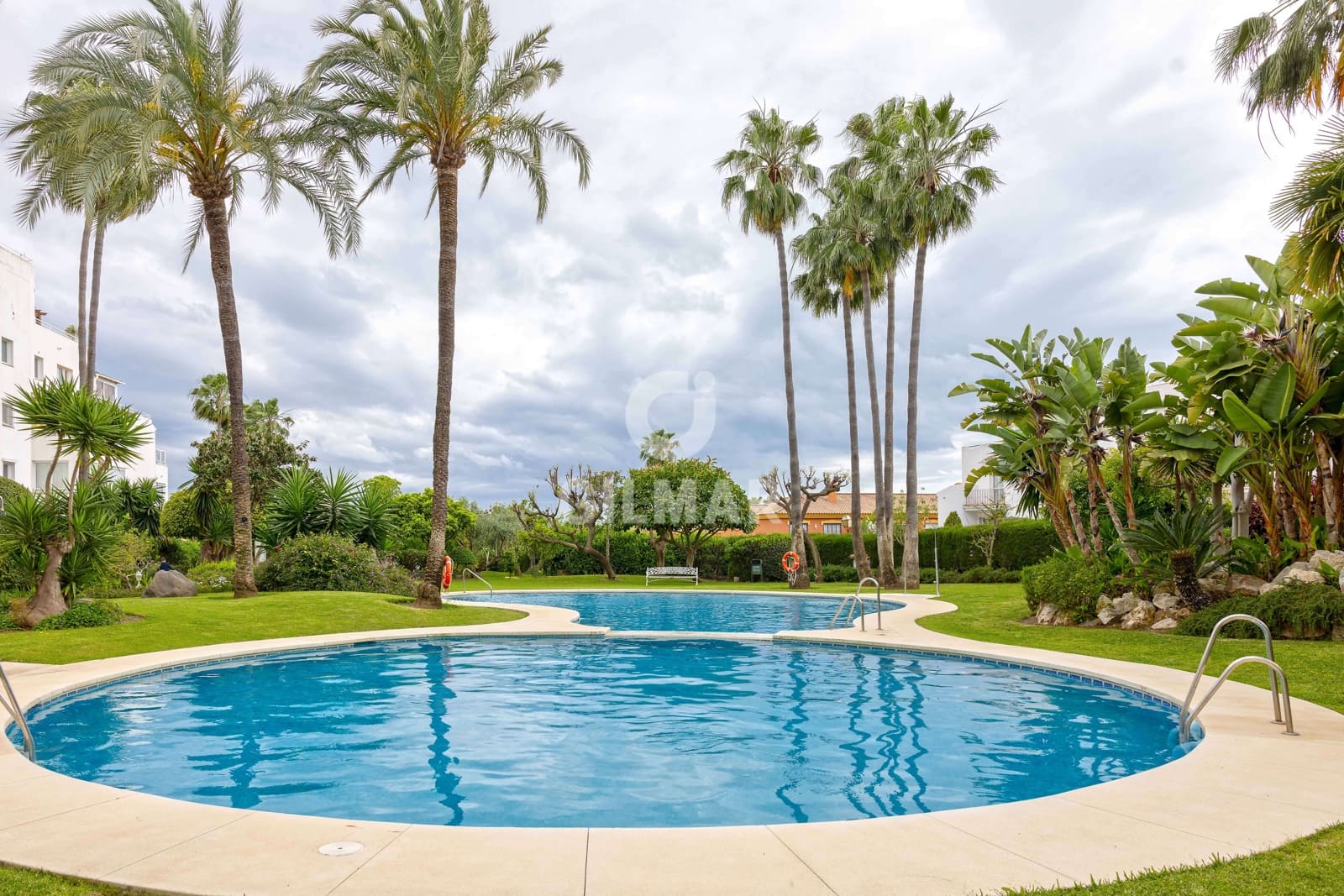 2 bedroom Flat for sale in New Golden Mile with pool garage - € 379,000 (Ref: 9627088)