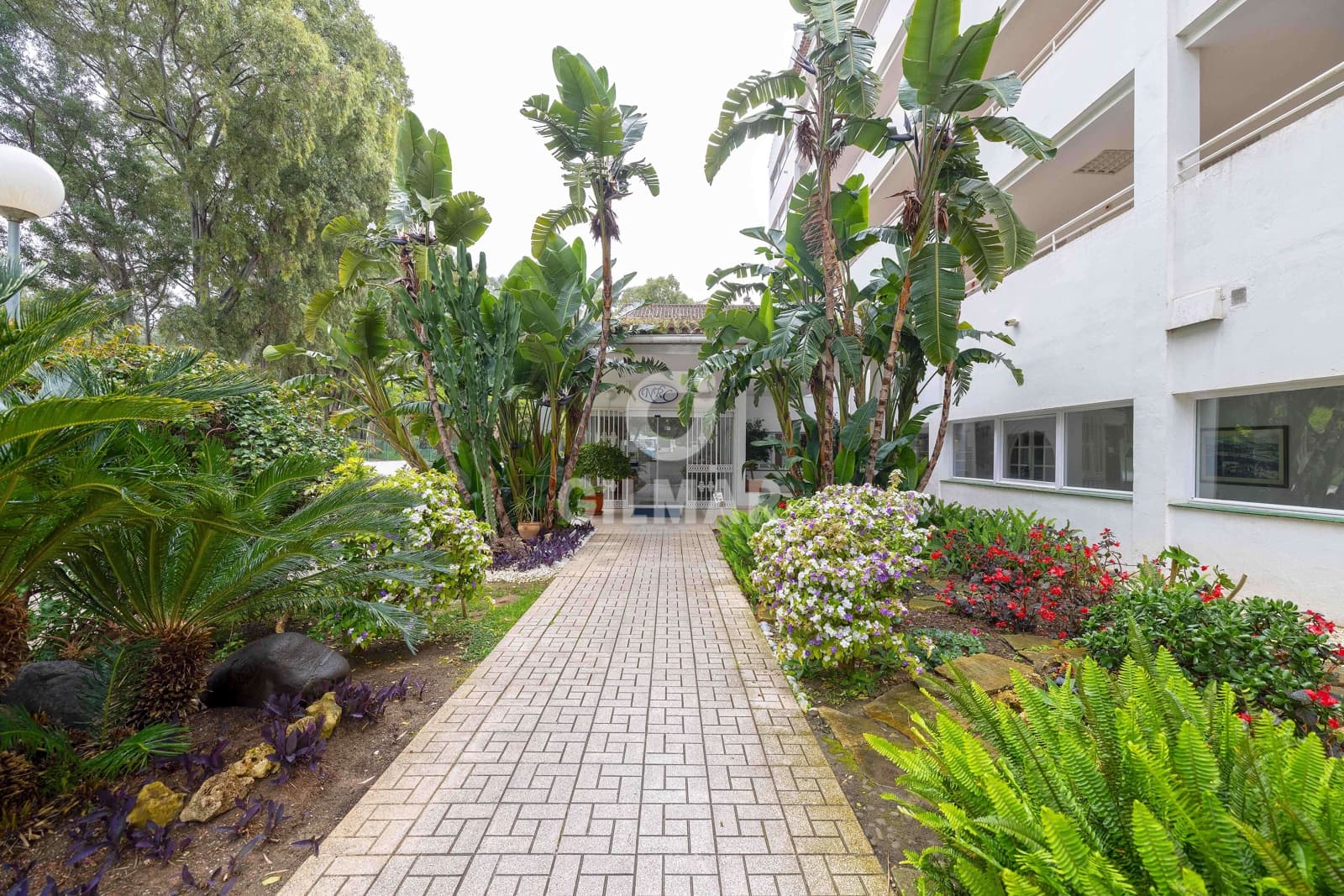 2 bedroom Flat for sale in New Golden Mile with pool garage - € 379,000 (Ref: 9627088)