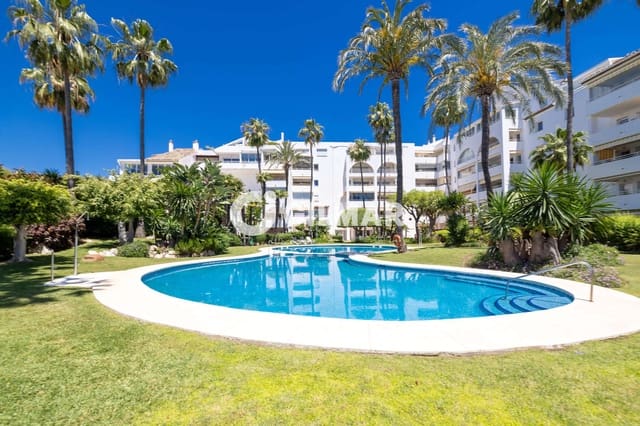 Piso de 2 habitaciones en Atalaya-Isdabe, Estepona en venta con piscina garaje - 360.000 € (Ref: 9627088)