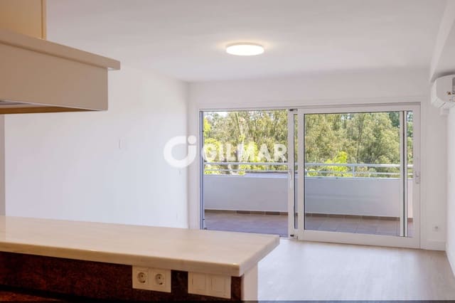 Piso de 2 habitaciones en Atalaya-Isdabe, Estepona en venta con piscina garaje - 360.000 € (Ref: 9627088)