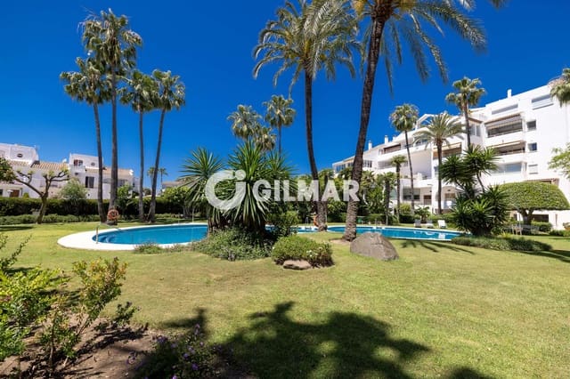 Piso de 2 habitaciones en Atalaya-Isdabe, Estepona en venta con piscina garaje - 360.000 € (Ref: 9627088)