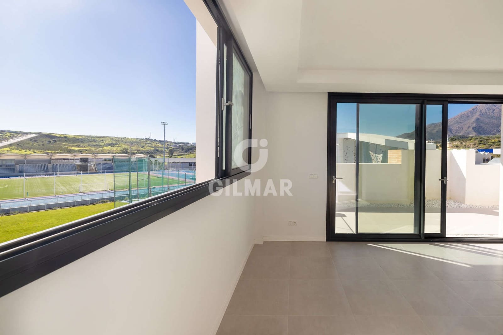 2 slaapkamer Penthouse te koop in Estepona met garage - € 510.000 (Ref: 9628007)