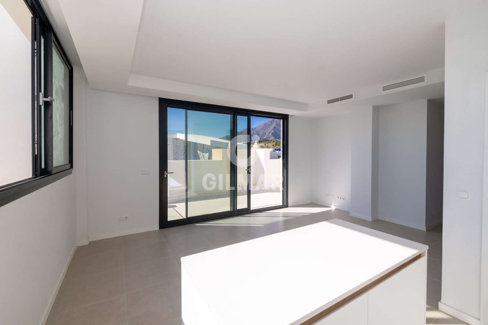 2 slaapkamer Penthouse te koop in Estepona met garage - € 510.000 (Ref: 9628007)