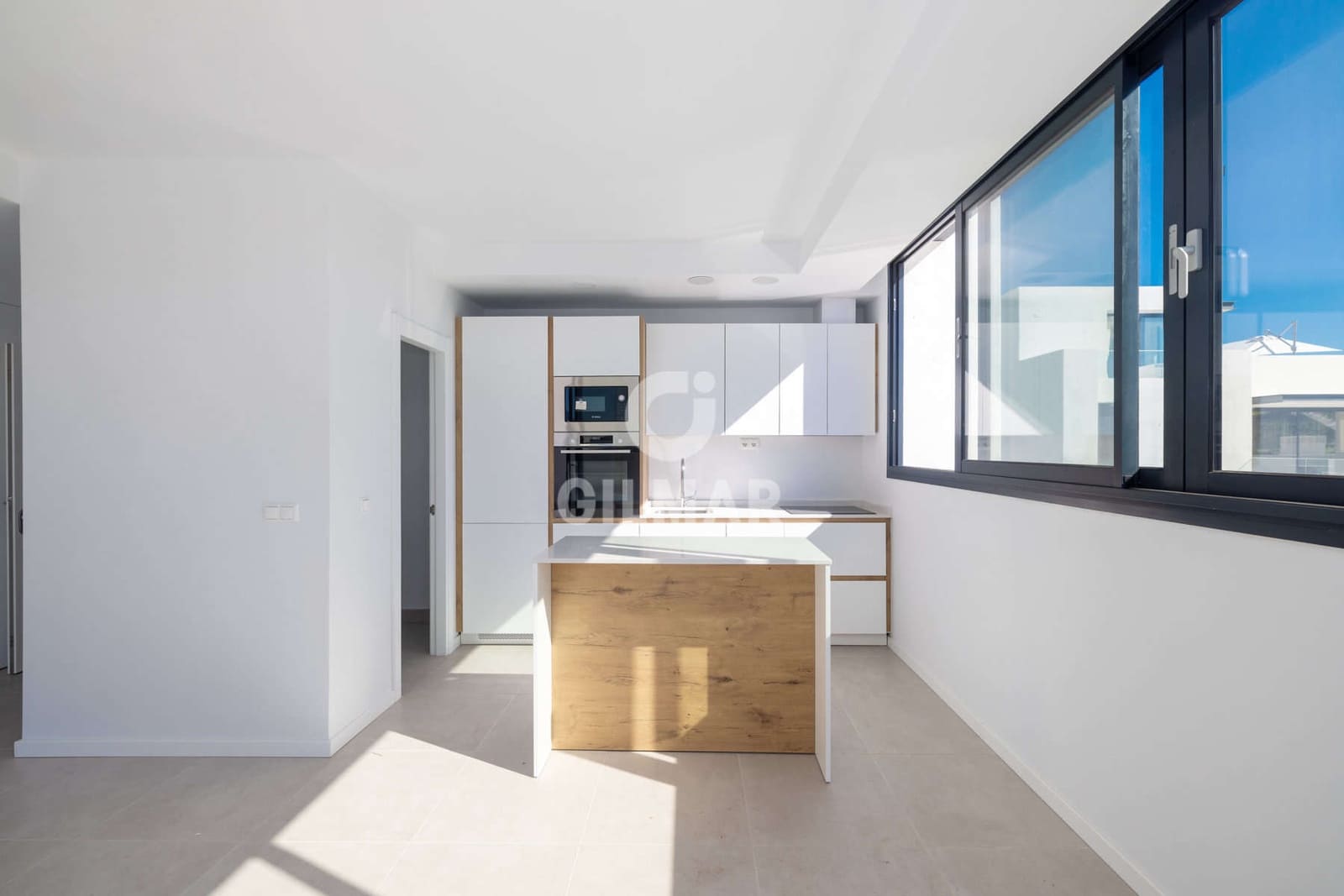 Ático de 2 habitaciones en Estepona en venta con garaje - 575.000 € (Ref: 9628008)