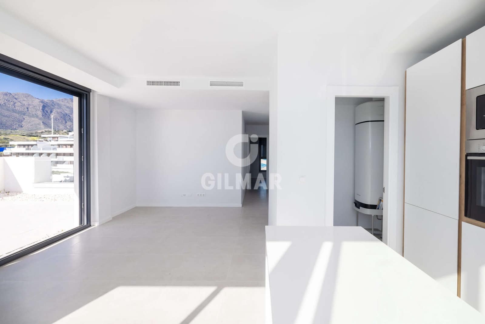 Ático de 2 habitaciones en Estepona en venta con garaje - 575.000 € (Ref: 9628008)