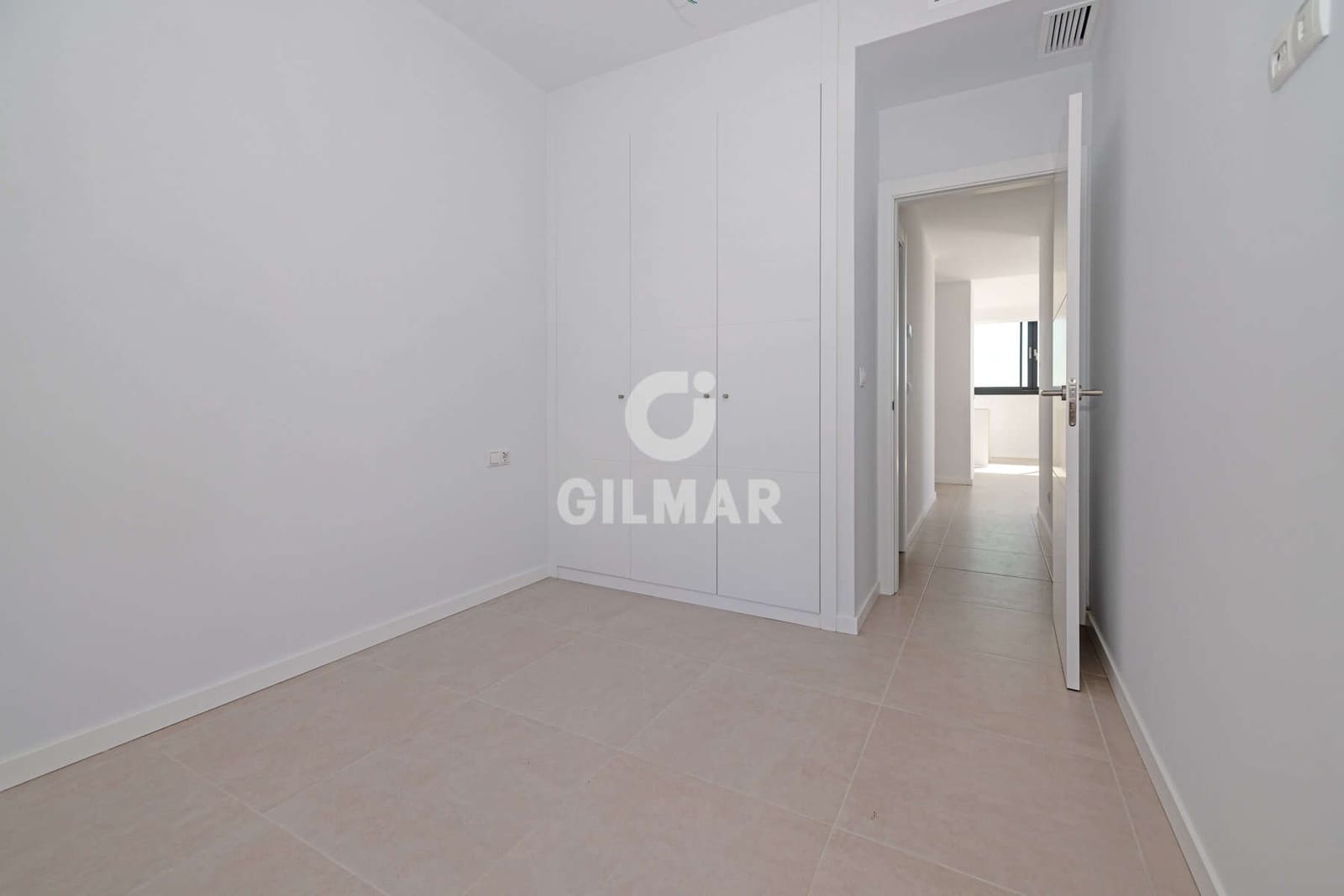 Ático de 2 habitaciones en Estepona en venta con garaje - 575.000 € (Ref: 9628008)