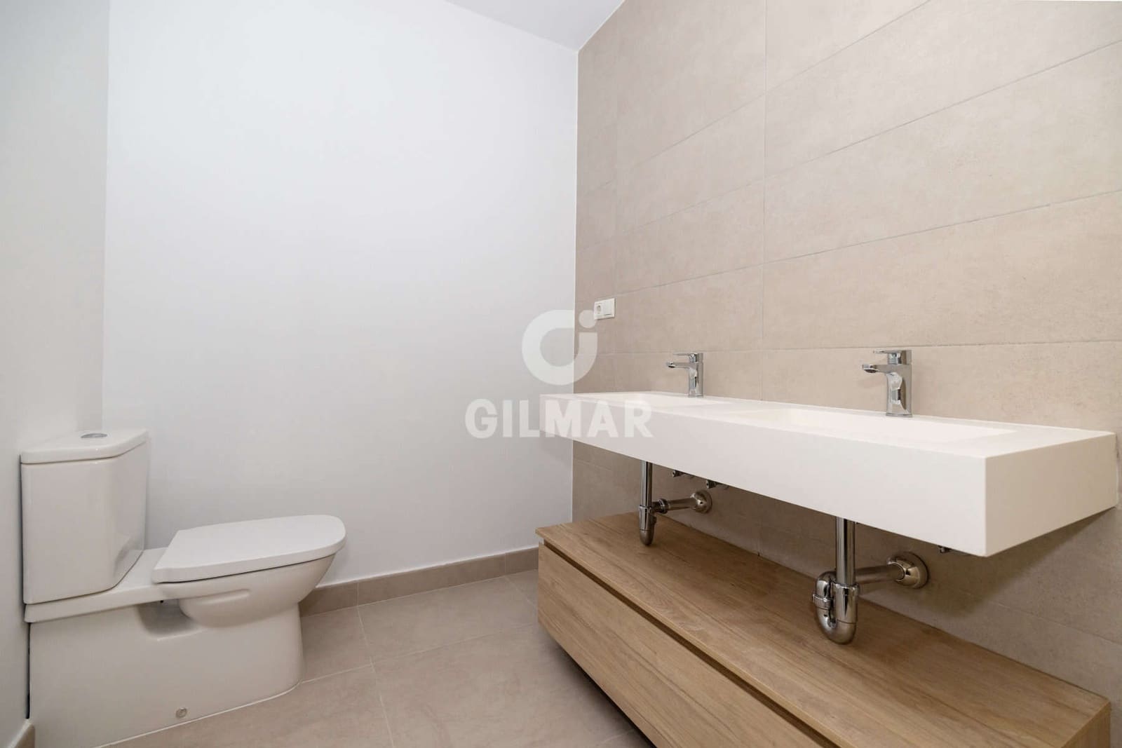 Ático de 2 habitaciones en Estepona en venta con garaje - 575.000 € (Ref: 9628008)