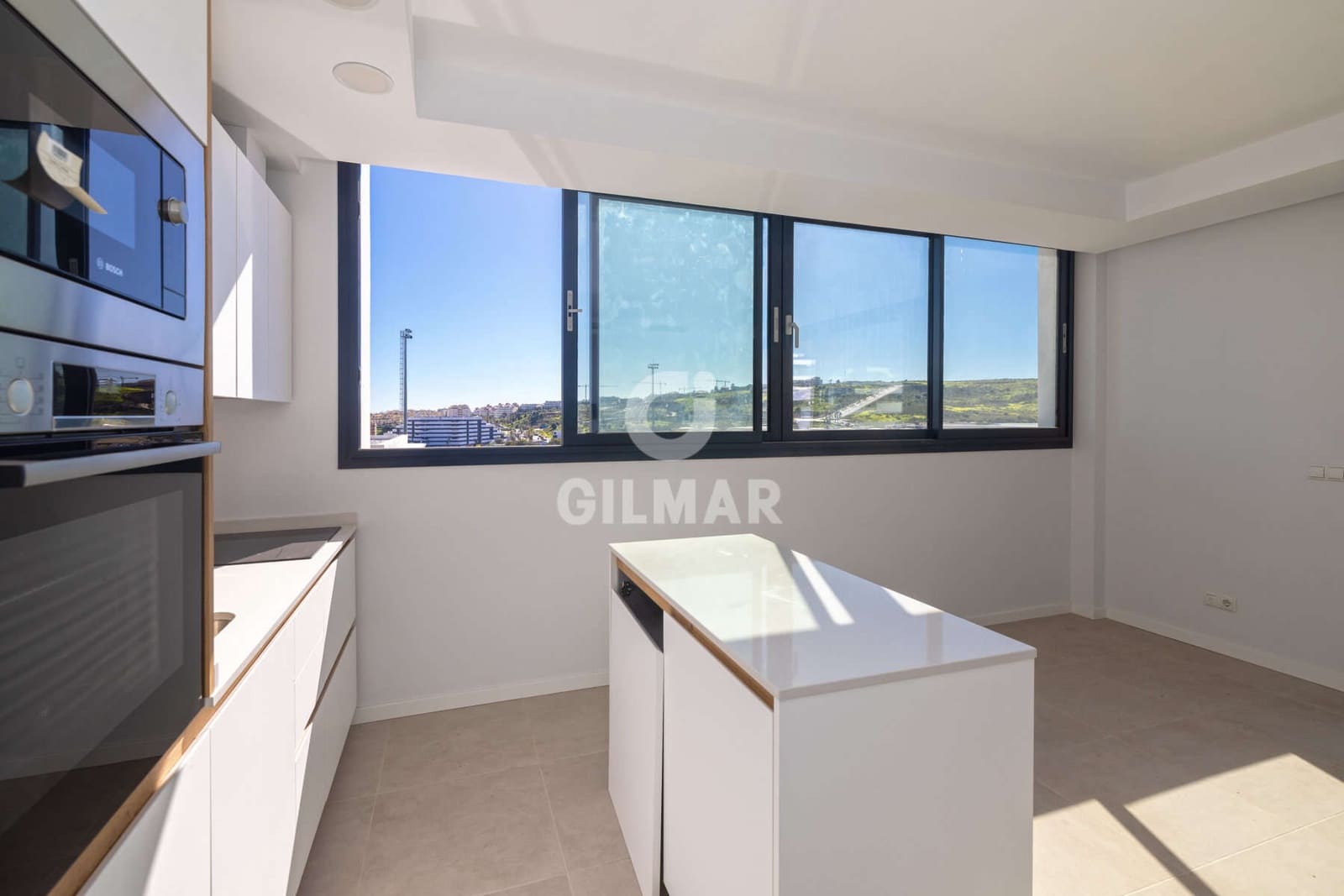Ático de 2 habitaciones en Estepona en venta con garaje - 575.000 € (Ref: 9628008)