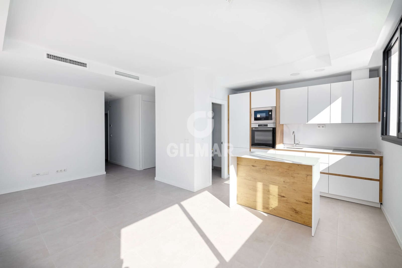 Ático de 2 habitaciones en Estepona en venta con garaje - 575.000 € (Ref: 9628008)