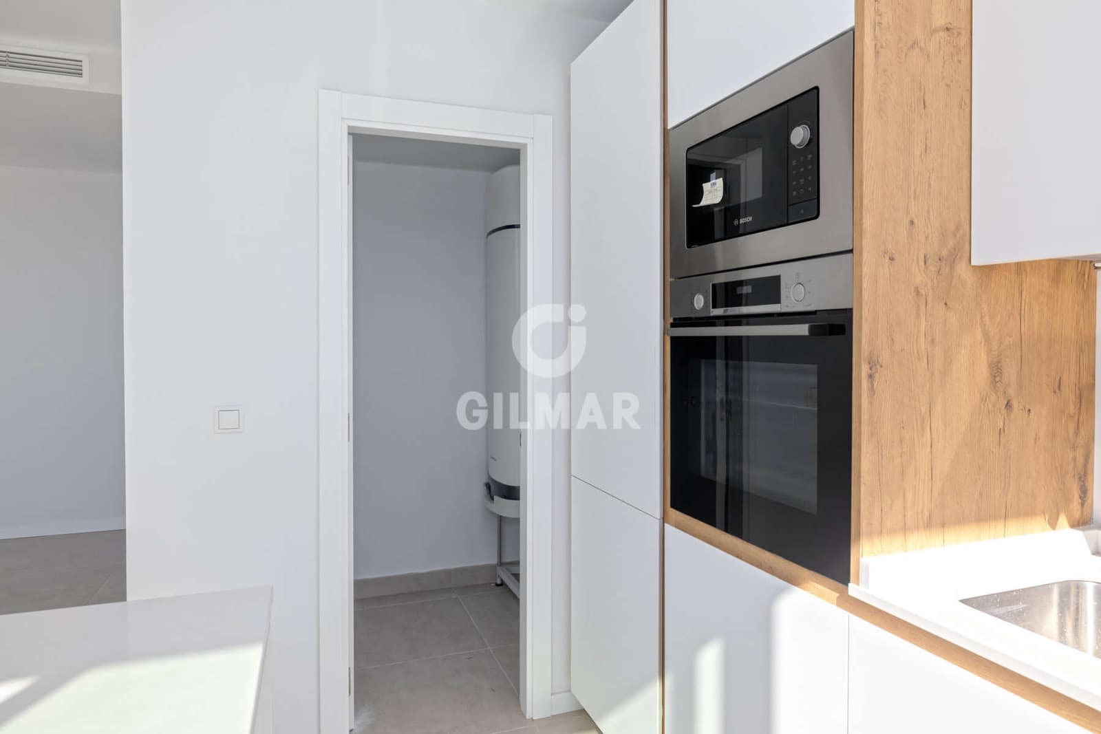 Ático de 2 habitaciones en Estepona en venta con garaje - 575.000 € (Ref: 9628008)