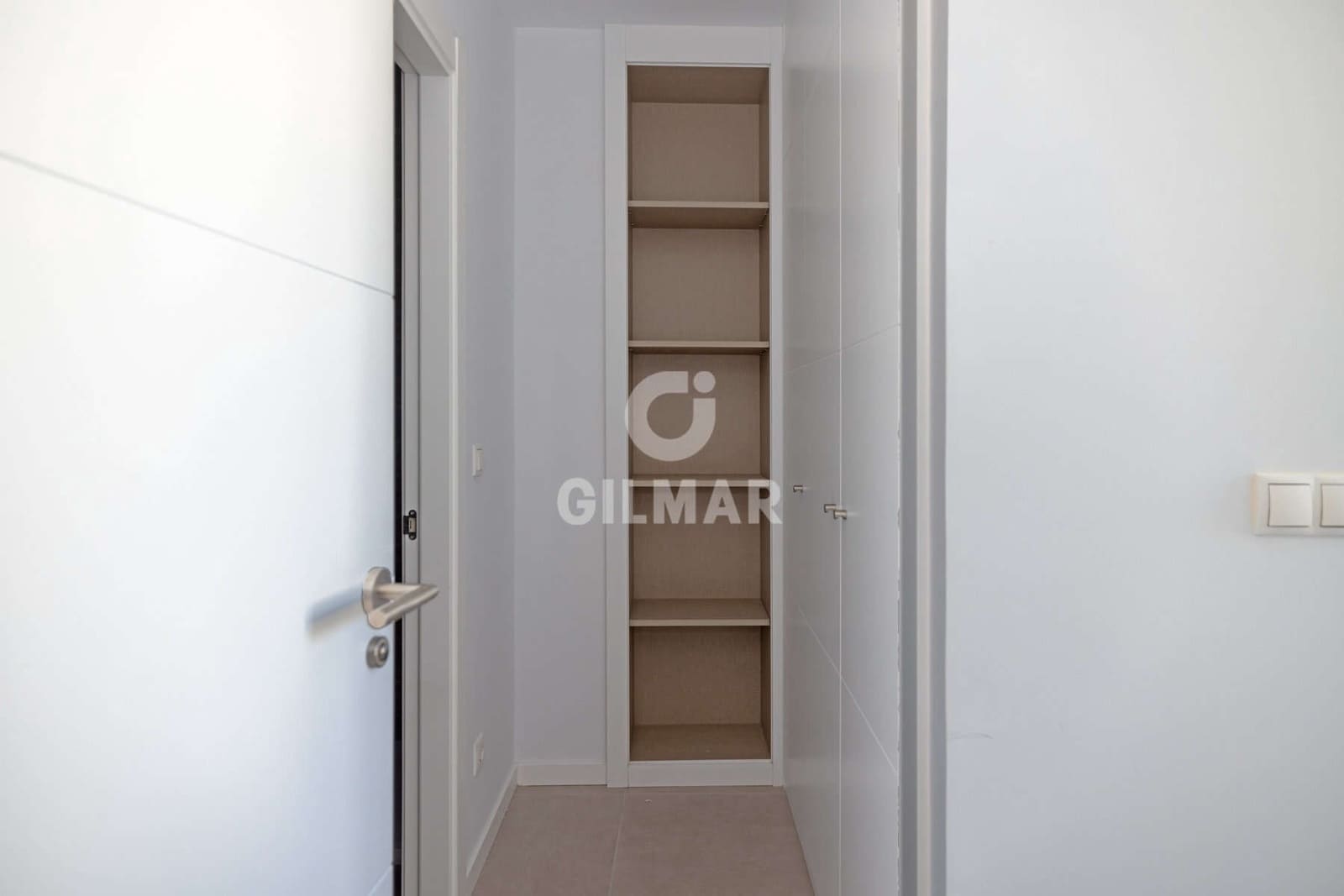 Ático de 2 habitaciones en Estepona en venta con garaje - 575.000 € (Ref: 9628008)