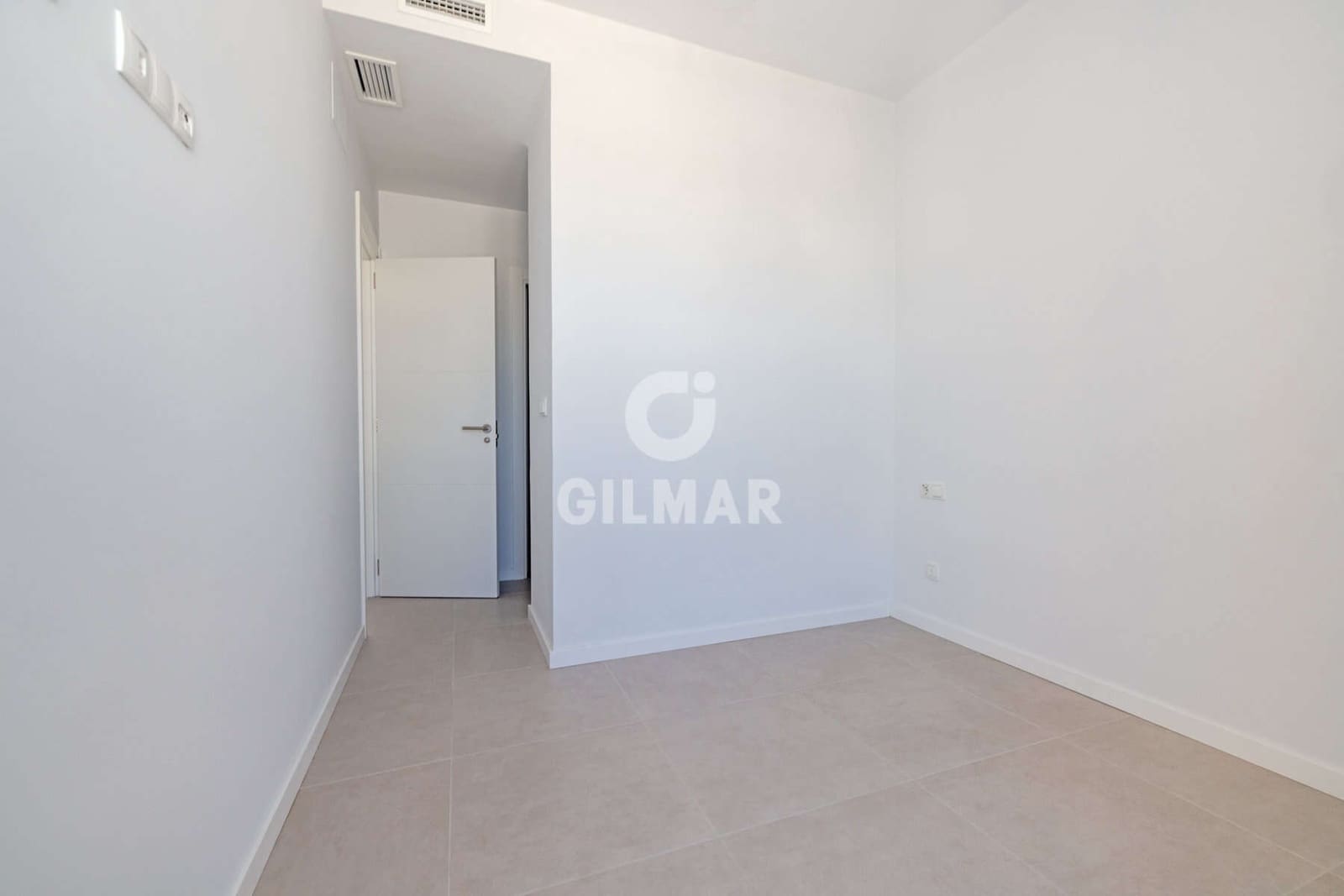 Ático de 2 habitaciones en Estepona en venta con garaje - 575.000 € (Ref: 9628008)