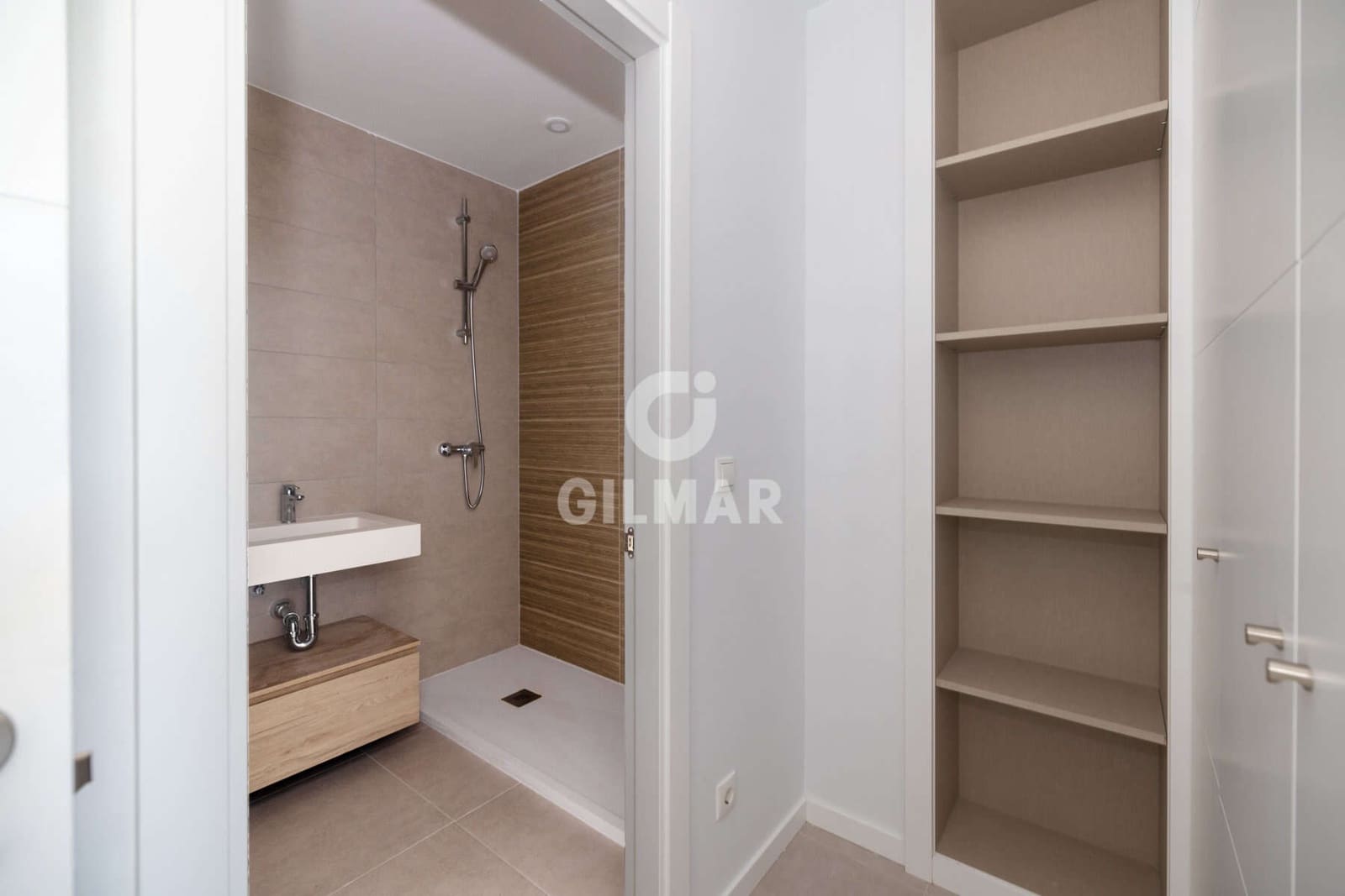 Ático de 2 habitaciones en Estepona en venta con garaje - 575.000 € (Ref: 9628008)