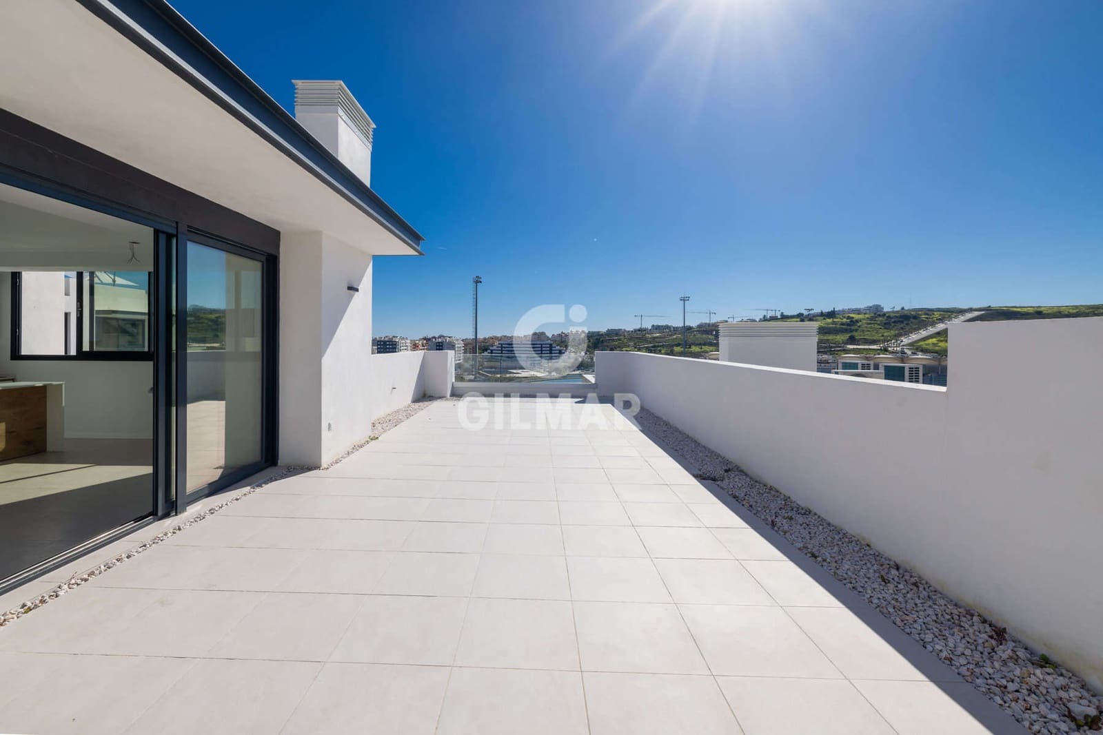 Ático de 2 habitaciones en Estepona en venta con garaje - 575.000 € (Ref: 9628008)