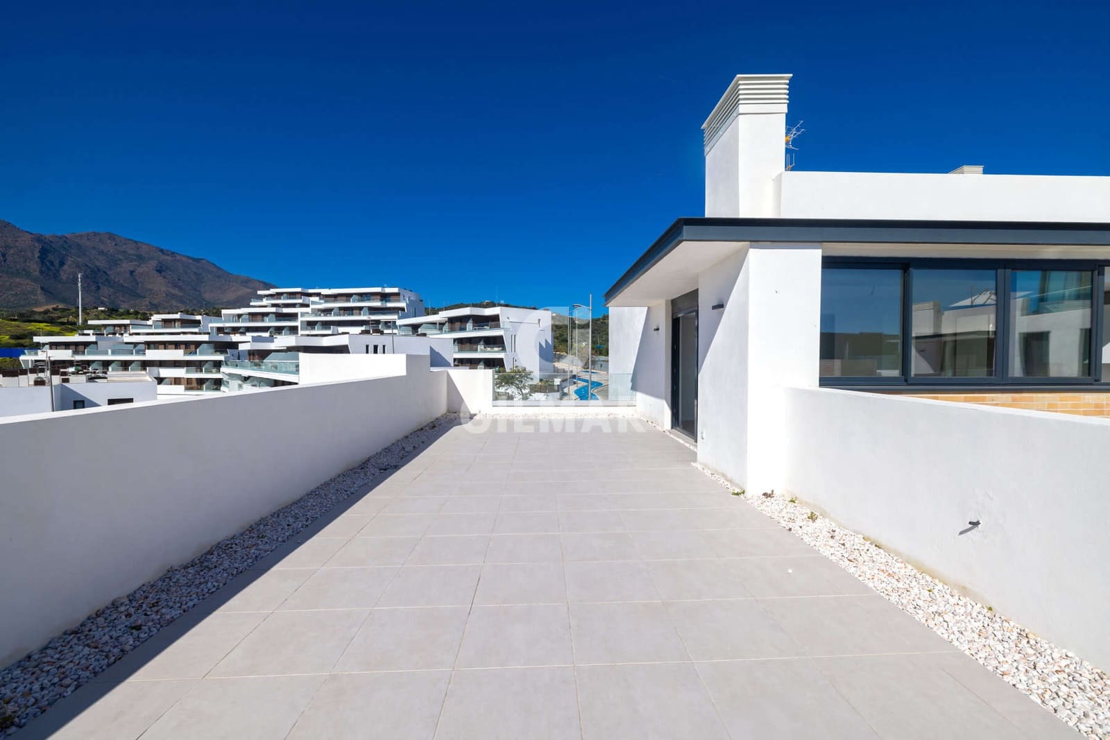 Ático de 2 habitaciones en Estepona en venta con garaje - 575.000 € (Ref: 9628008)