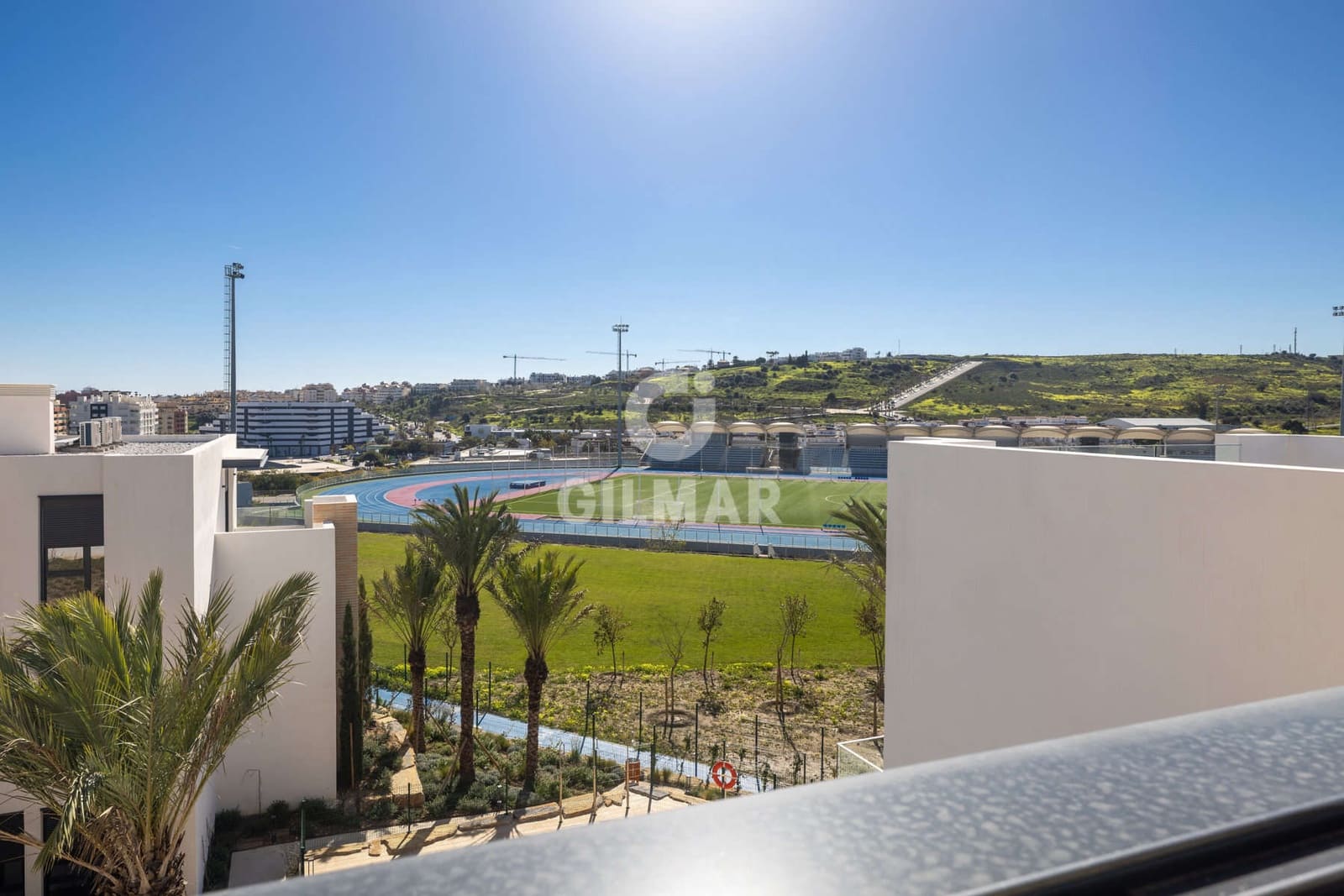 Ático de 2 habitaciones en Estepona en venta con garaje - 575.000 € (Ref: 9628008)