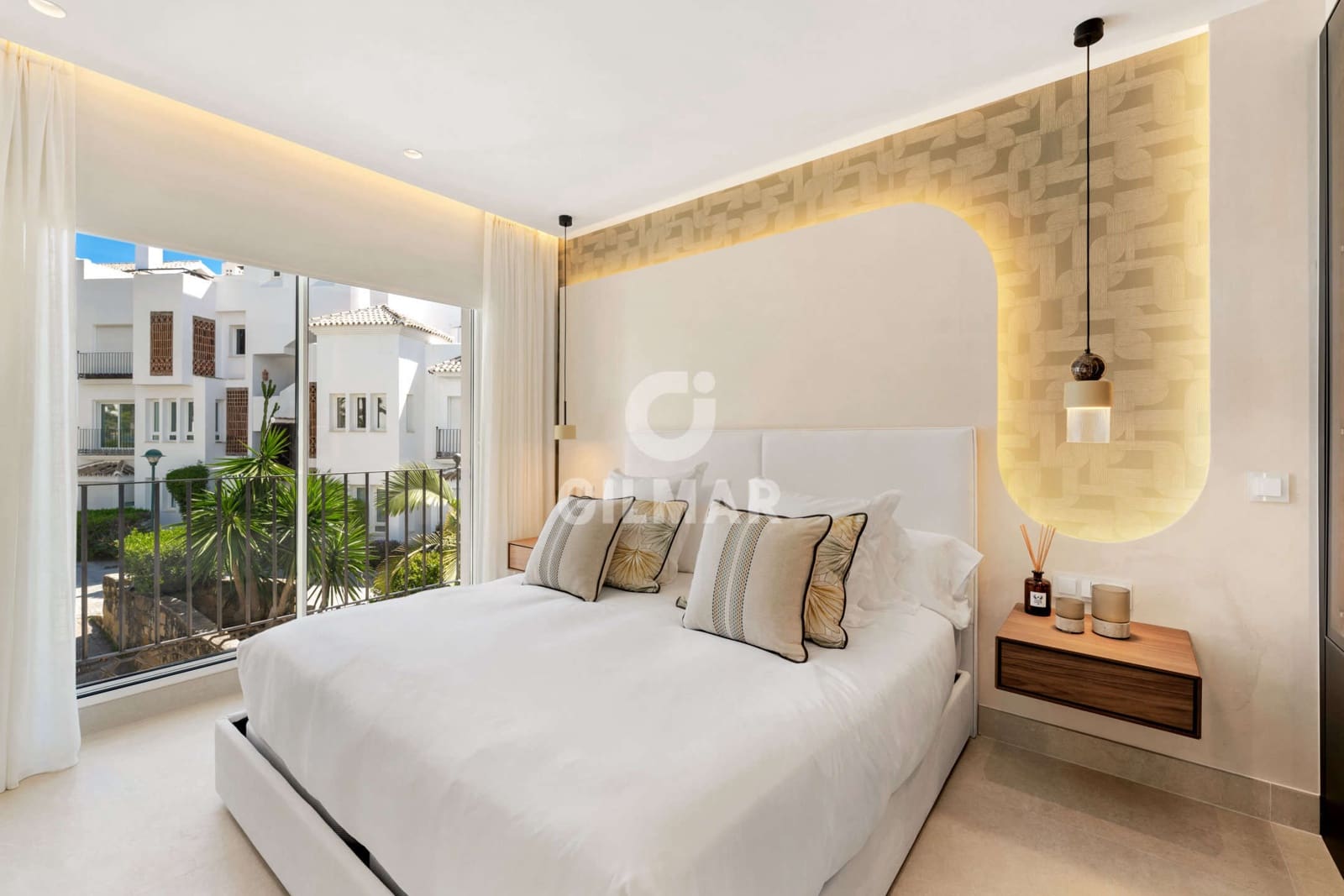 3 makuuhuone Asunto myytävänä paikassa Las Chapas mukana uima-altaan 
autotalli - 2 450 000 € (Ref: 9628424)