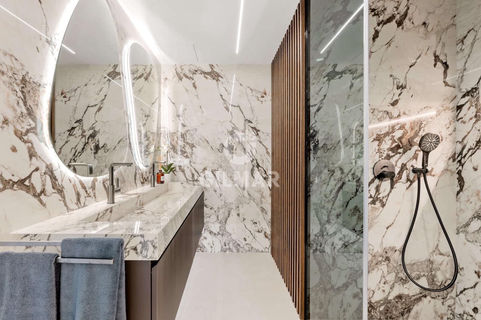 3 makuuhuone Asunto myytävänä paikassa Las Chapas mukana uima-altaan 
autotalli - 2 450 000 € (Ref: 9628424)