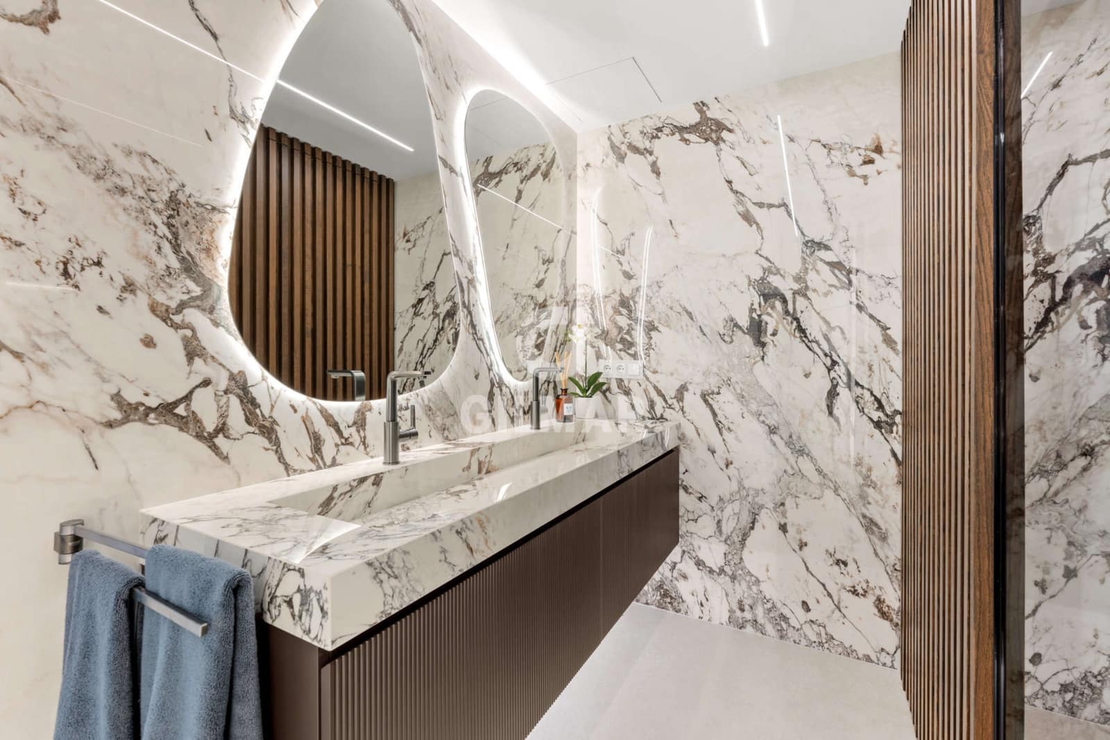 3 makuuhuone Asunto myytävänä paikassa Las Chapas mukana uima-altaan 
autotalli - 2 450 000 € (Ref: 9628424)