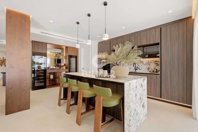 3 makuuhuone Asunto myytävänä paikassa Las Chapas, Marbella mukana uima-altaan 
autotalli - 2 450 000 € (Ref: 9628424)