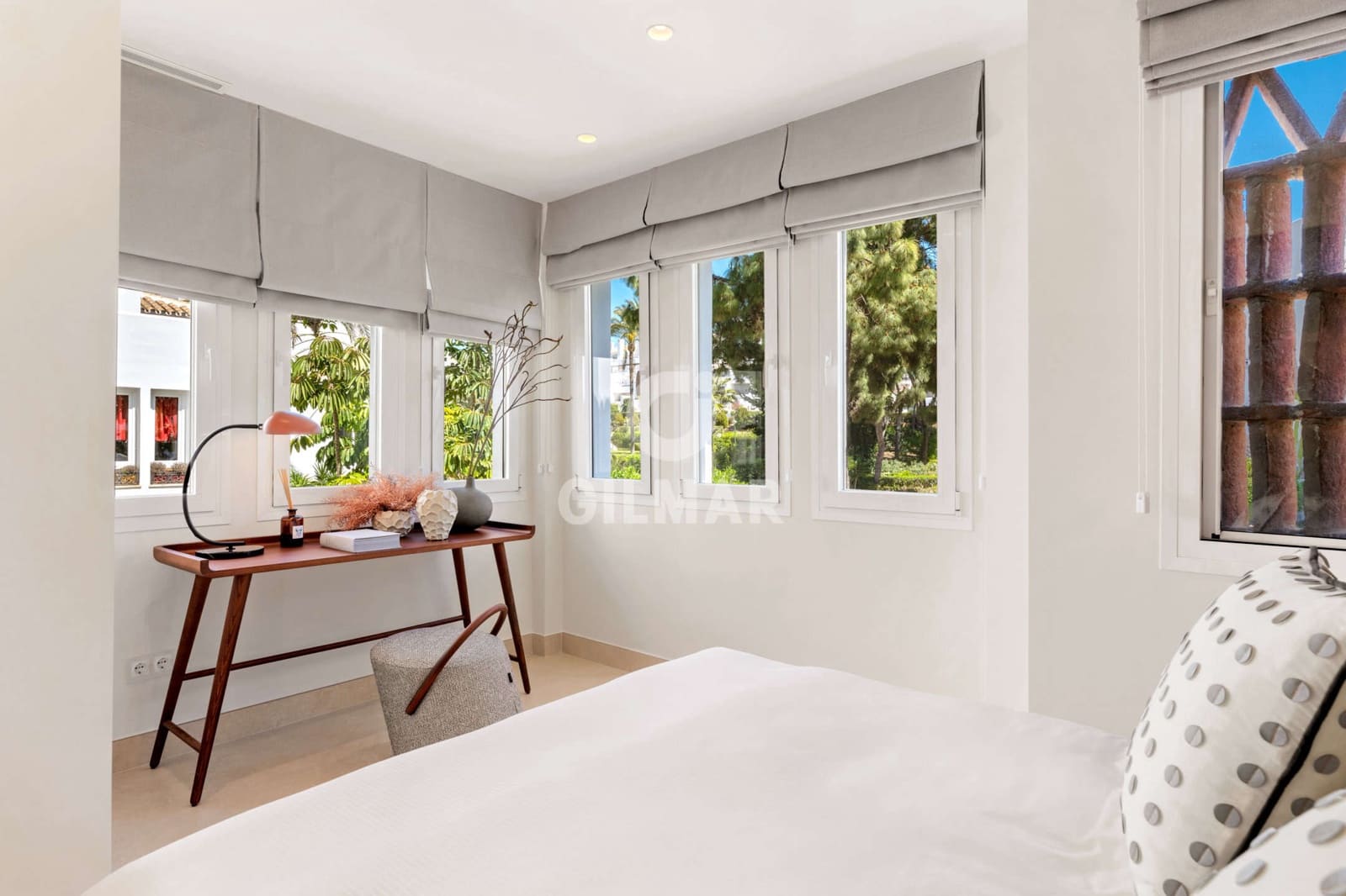 3 makuuhuone Asunto myytävänä paikassa Las Chapas mukana uima-altaan 
autotalli - 2 450 000 € (Ref: 9628424)