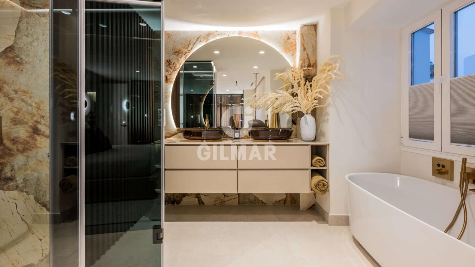 3 makuuhuone Asunto myytävänä paikassa Las Chapas mukana uima-altaan 
autotalli - 2 450 000 € (Ref: 9628424)