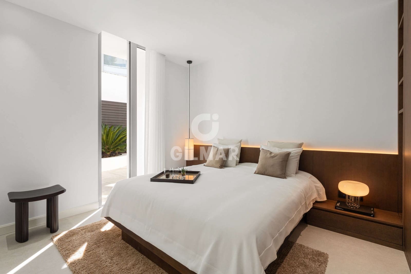 4 soveværelse Semi-Rækkehus til salg i Golden Mile med swimmingpool garage - € 3.950.000 (Ref: 9629414)