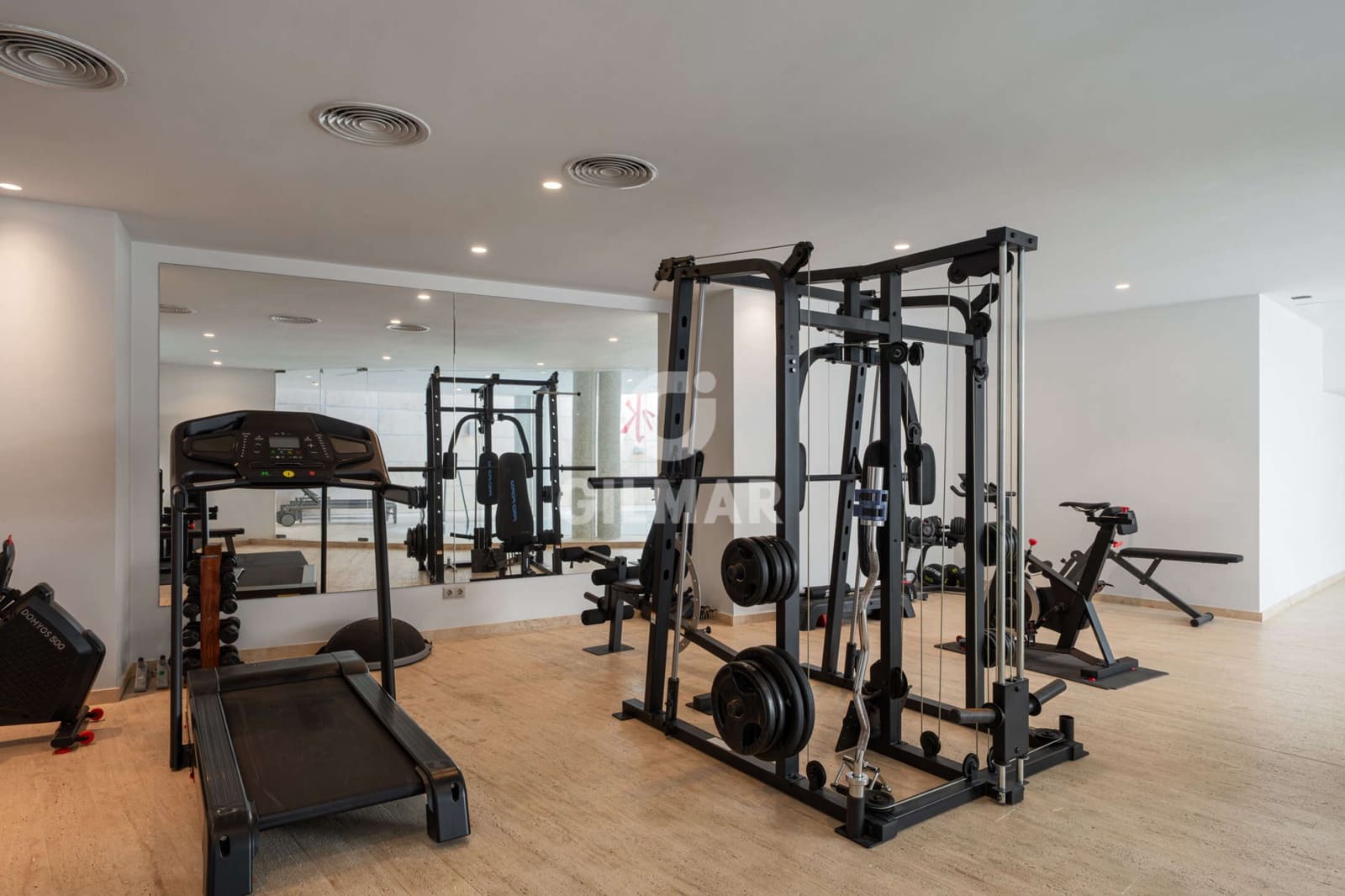 4 soveværelse Semi-Rækkehus til salg i Golden Mile med swimmingpool garage - € 3.950.000 (Ref: 9629414)