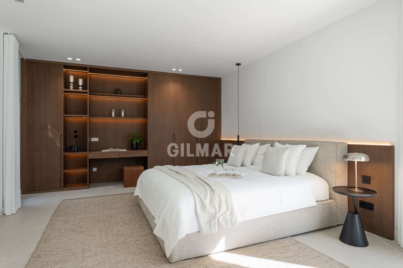 4 soveværelse Semi-Rækkehus til salg i Golden Mile med swimmingpool garage - € 3.950.000 (Ref: 9629414)