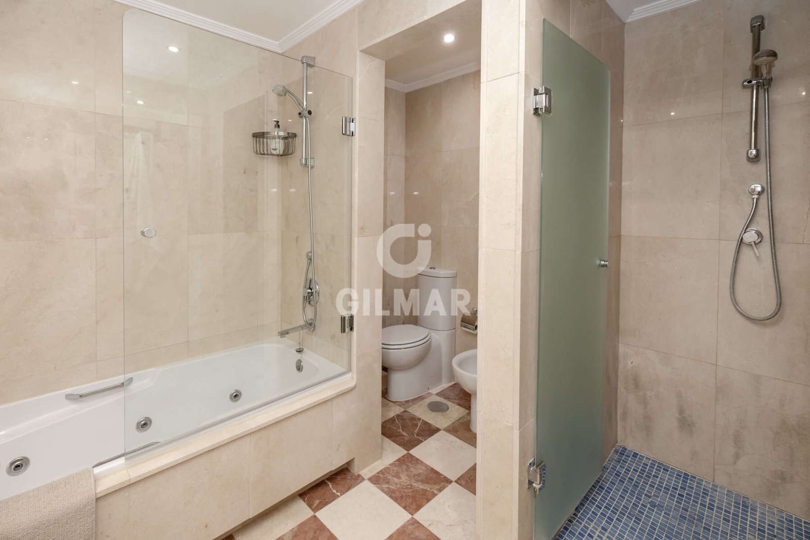 2 soverom Leilighet til salgs i Sotogrande med svømmebasseng garasje - € 525 000 (Ref: 9630586)