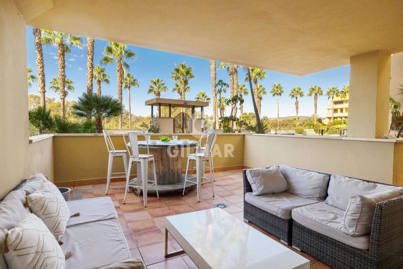 2 soverom Leilighet til salgs i Sotogrande med svømmebasseng garasje - € 525 000 (Ref: 9630586)