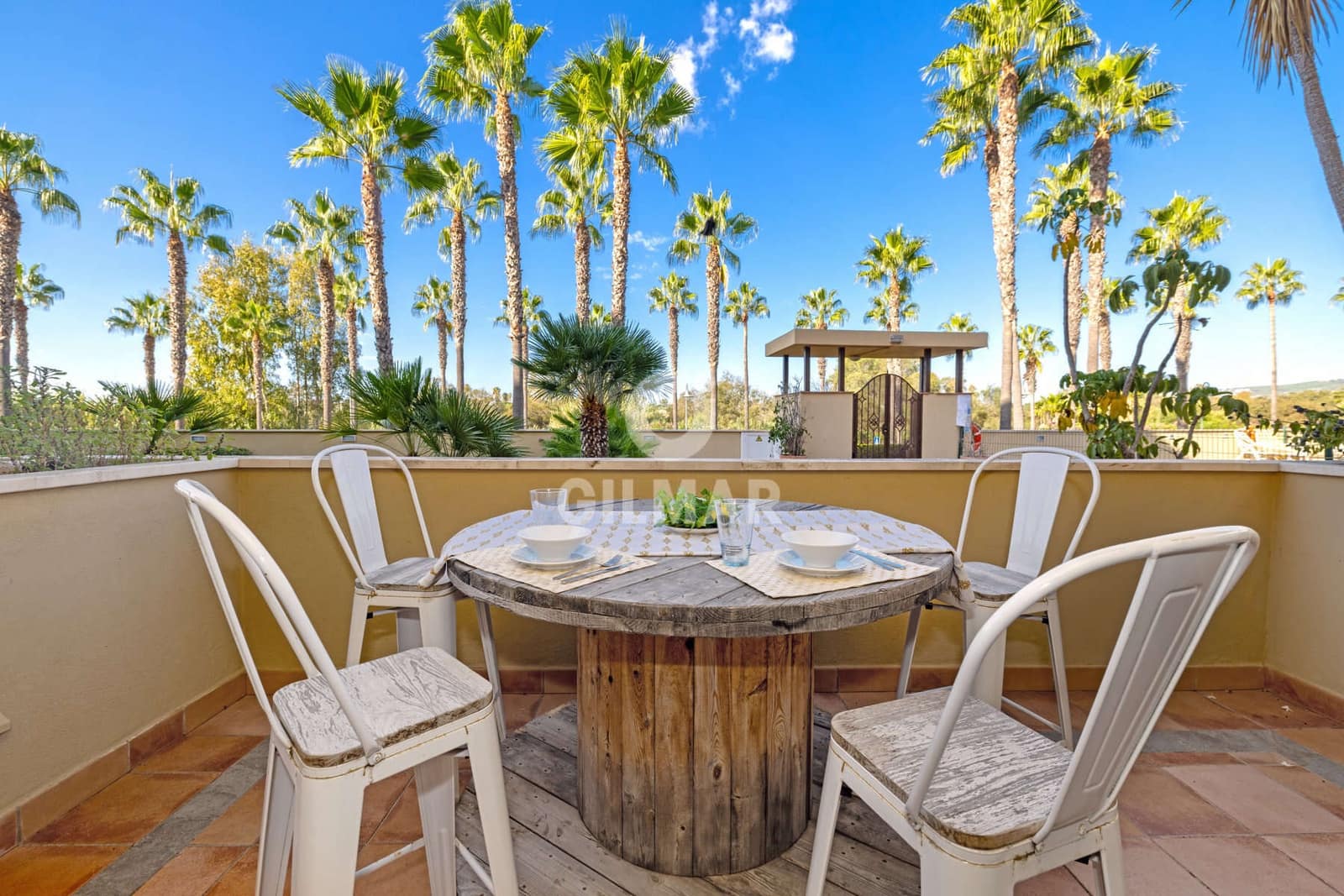 2 soverom Leilighet til salgs i Sotogrande med svømmebasseng garasje - € 525 000 (Ref: 9630586)