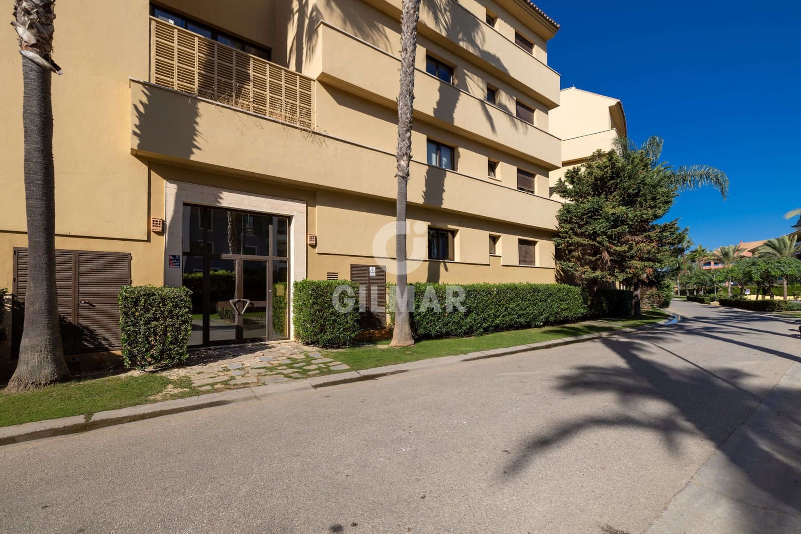 2 soverom Leilighet til salgs i Sotogrande med svømmebasseng garasje - € 525 000 (Ref: 9630586)