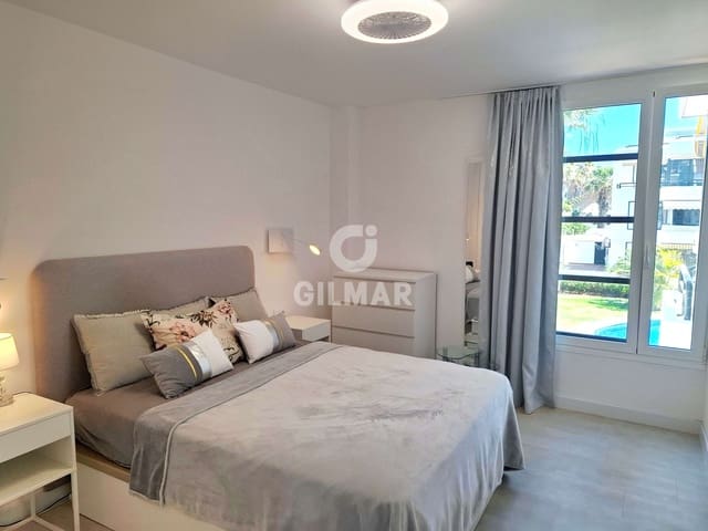 Piso de 2 habitaciones en Playa de las Americas, Arona en venta con piscina - 550.000 € (Ref: 9631847)