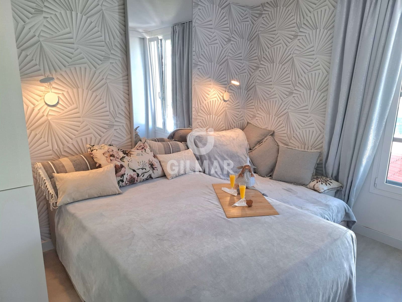 Piso de 2 habitaciones en Playa de las Americas en venta con piscina - 550.000 € (Ref: 9631847)